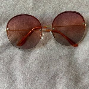 Pink transparent round sunnies